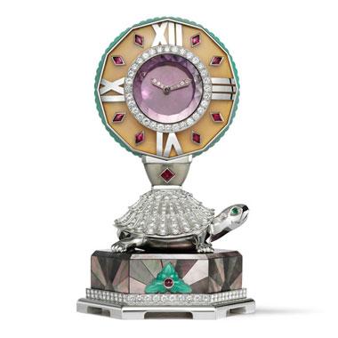 カルティエ展に見る、マジシャンが創造したミステリアスな時計｜鈴木芳雄「本と展覧会」