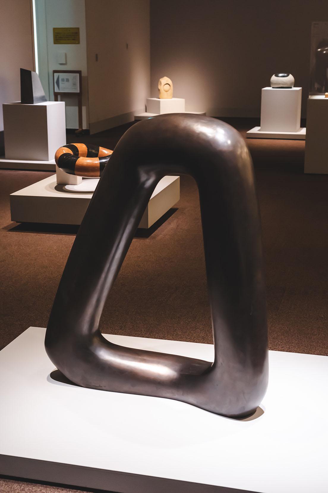 《ヴォイド》（1971年、1980年鋳造、和歌山県立近代美術館）。タイトルは「空間」「無」といった意味。無に森羅万象を見出す仏教の思想も思わせる。　(c)2021 The Isamu Noguchi Foundation and Garden Museum / ARS, NY / JASPAR, Tokyo, E3713