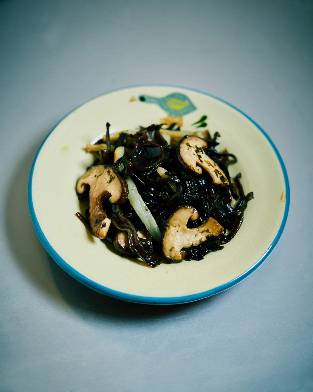 【365日豆皿つまみ】“海苔のディップと白菜漬け、きのこの炒めもの”｜11月 按田優子の素材再生つまみ