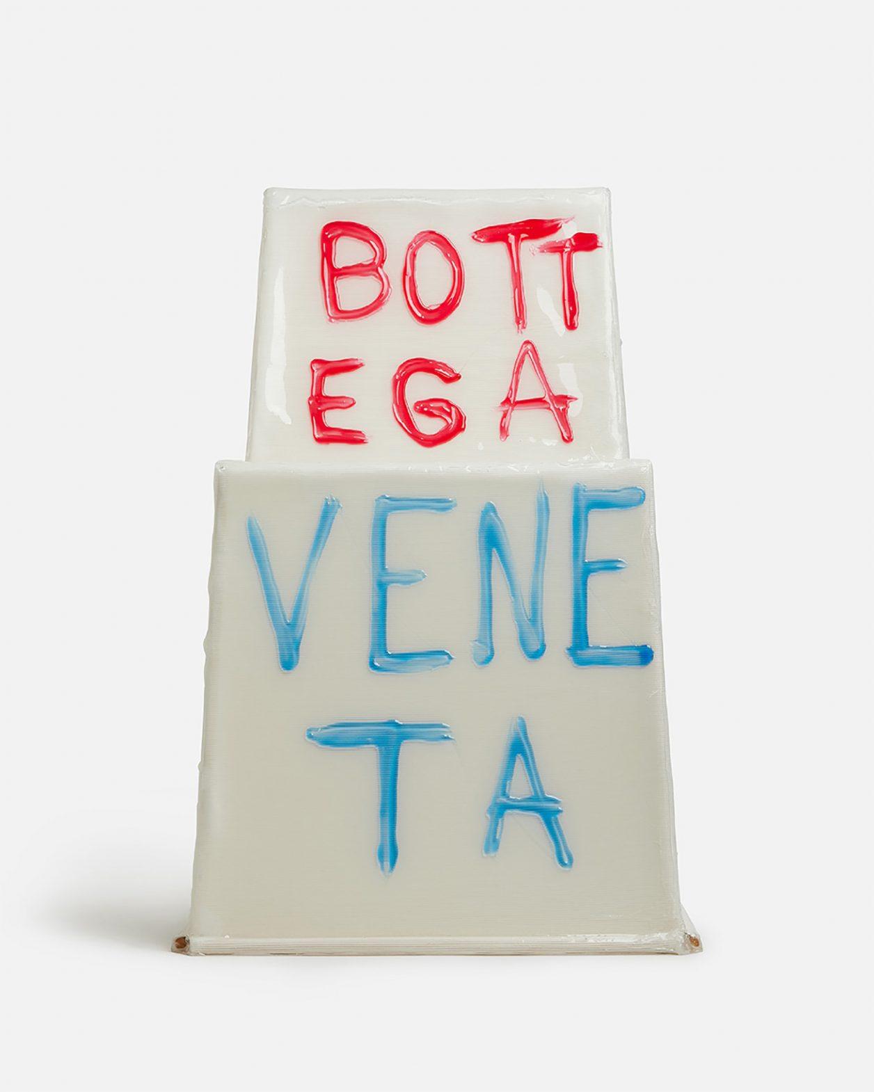 ボッテガ・ヴェネタのために巨匠ガエタノ・ペッシェが発表した久々の新作チェア《Come Stai?》がマイアミへ！
