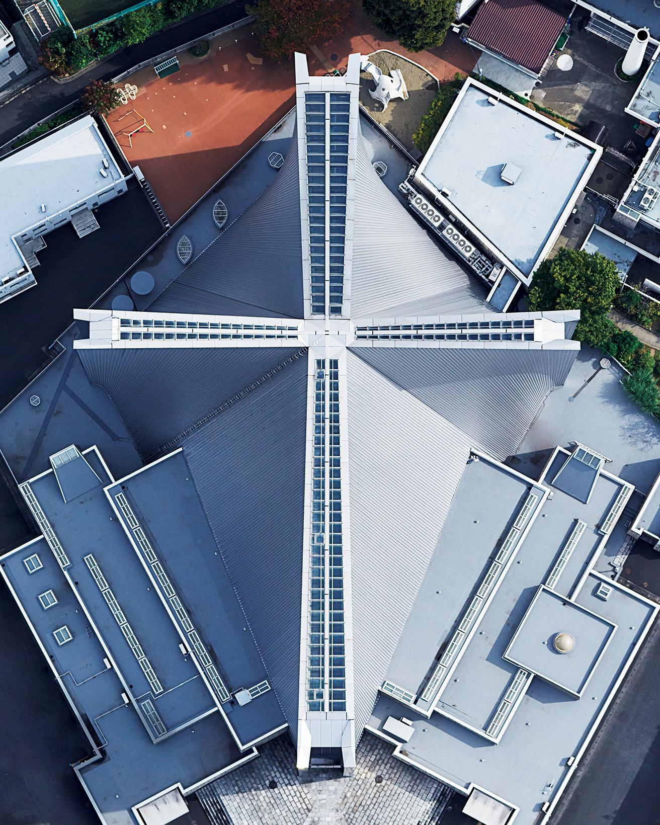 上空から見た〈東京カテドラル聖マリア大聖堂〉。