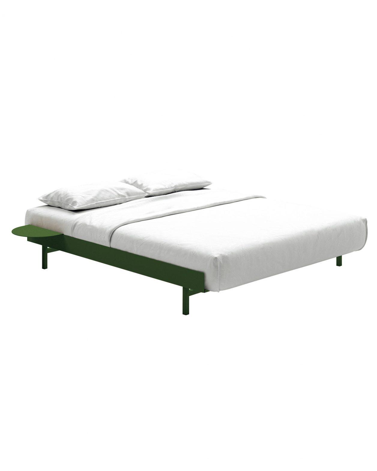 フレームの横幅が90〜180cmまで伸縮する〈MOEBE〉の斬新なベッド。