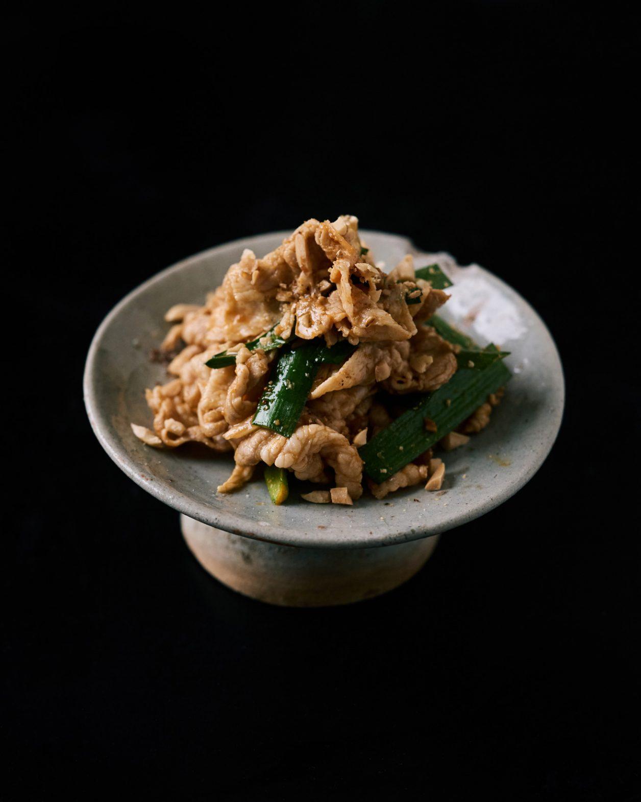 【365日豆皿つまみ】豚肉とにらの和えもの｜3月 キム・ナレの韓国つまみ