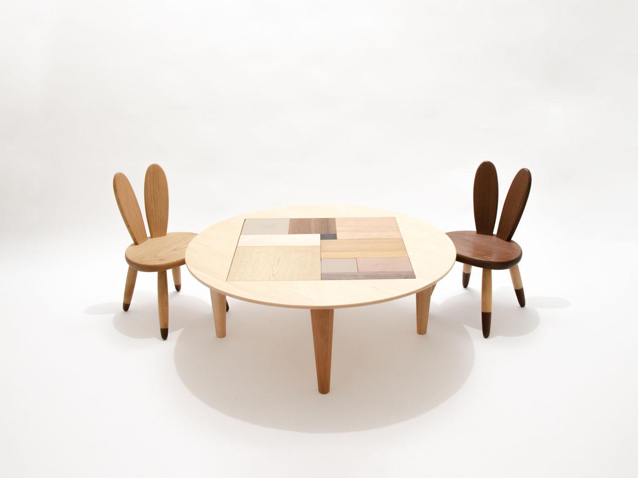 うさぎ椅子《LAPIN》とローテーブル《PUZZLE TABLE》。