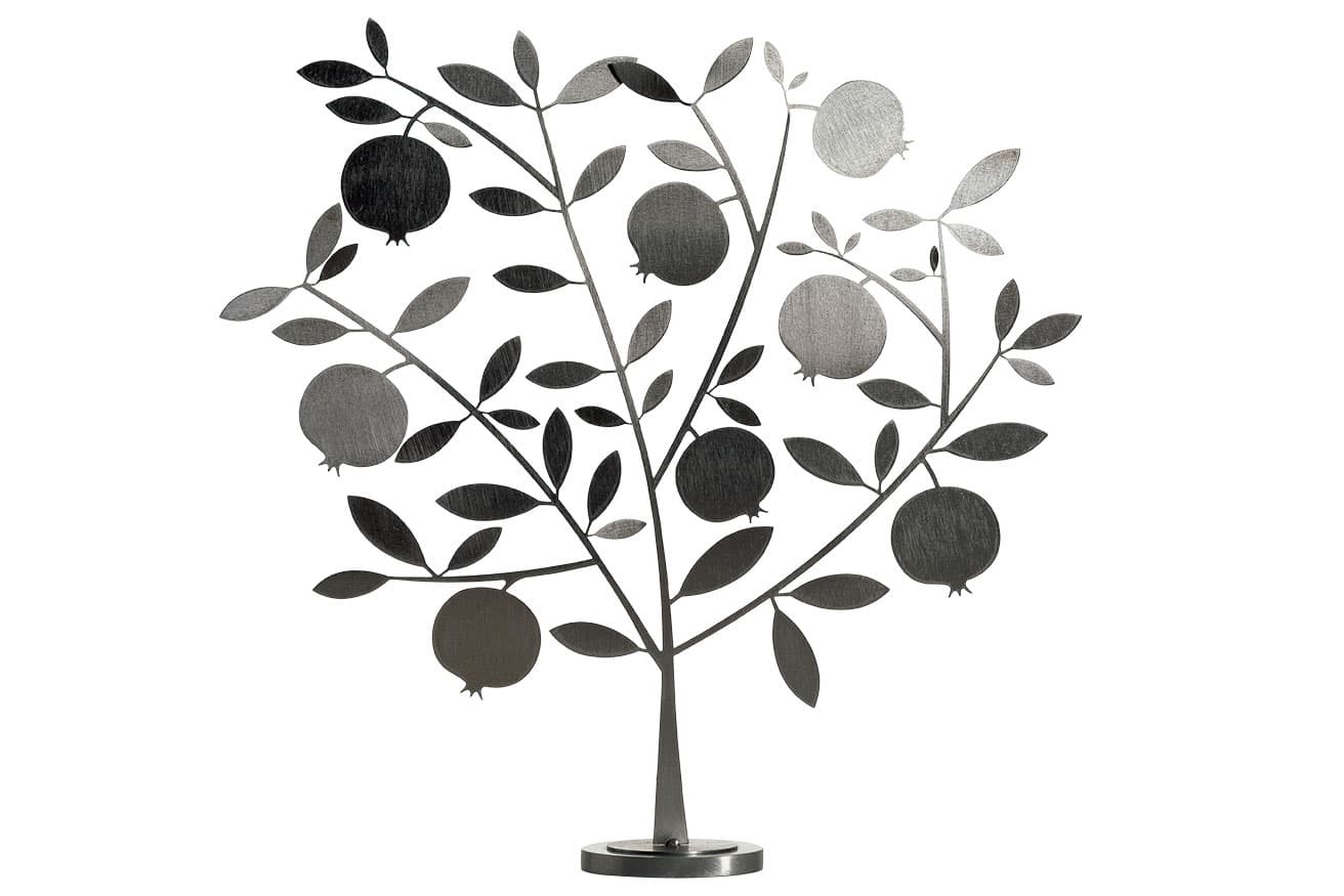 《Giardino - Pomegranate》ザクロの木が型取られたメタルオブジェ。108,900円(参考価格)受注生産品。