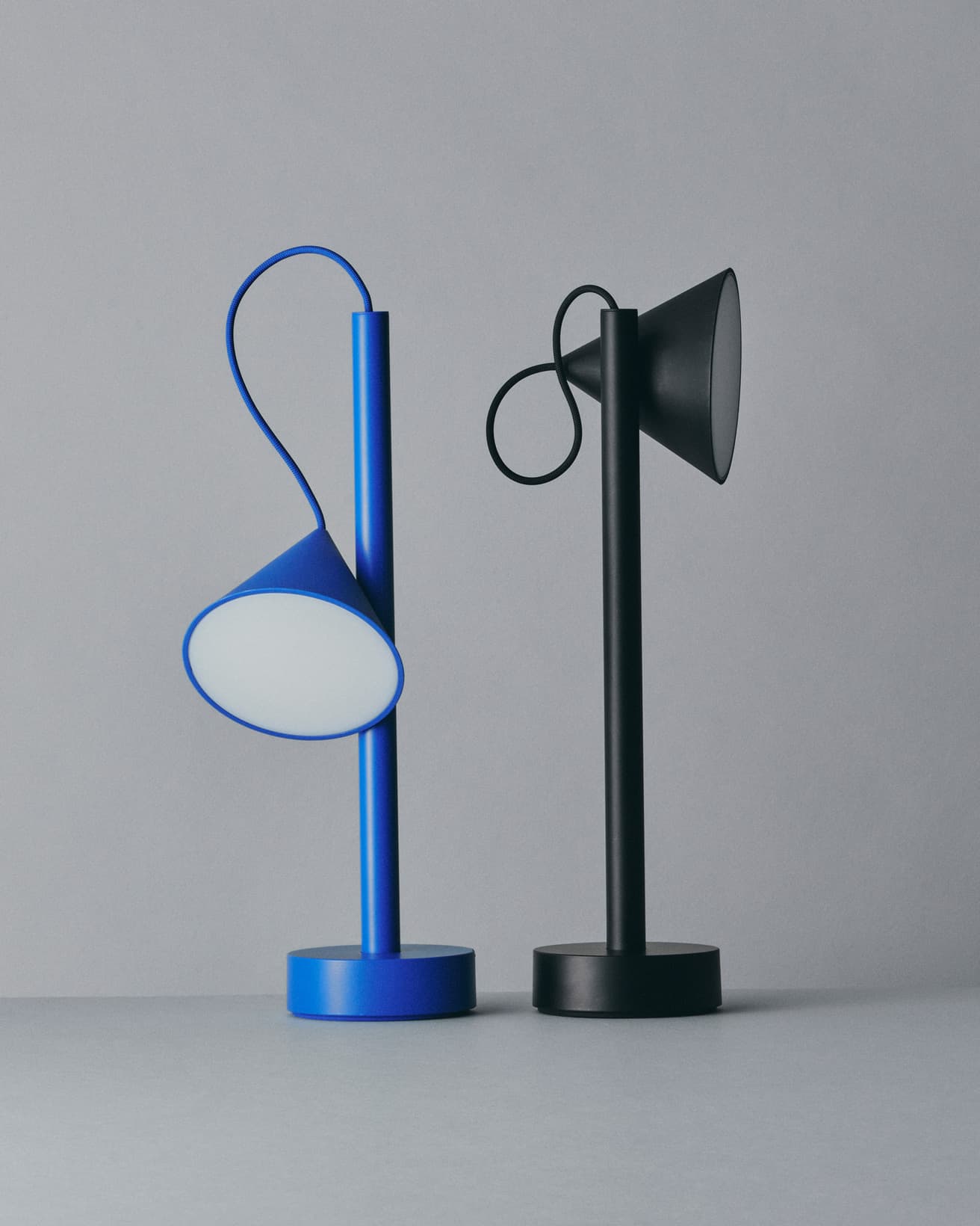 シェードは上下、左右、微細な角度も全方向に調整可能。調光もできるので、シチュエーションに合わせて最も適した光の環境が作り出せる。